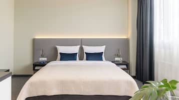 Kahden hengen standard-huone | Ylelliset vuodevaatteet, memory foam -patjalliset sängyt