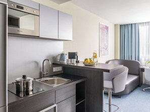 電冰箱、爐台、義式濃縮咖啡機、咖啡機/沖茶器