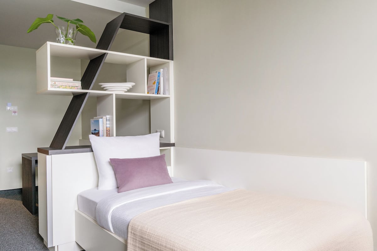 Quarto solteiro superior | 1 quarto, roupas de cama premium, cofres nos quartos, escrivaninha