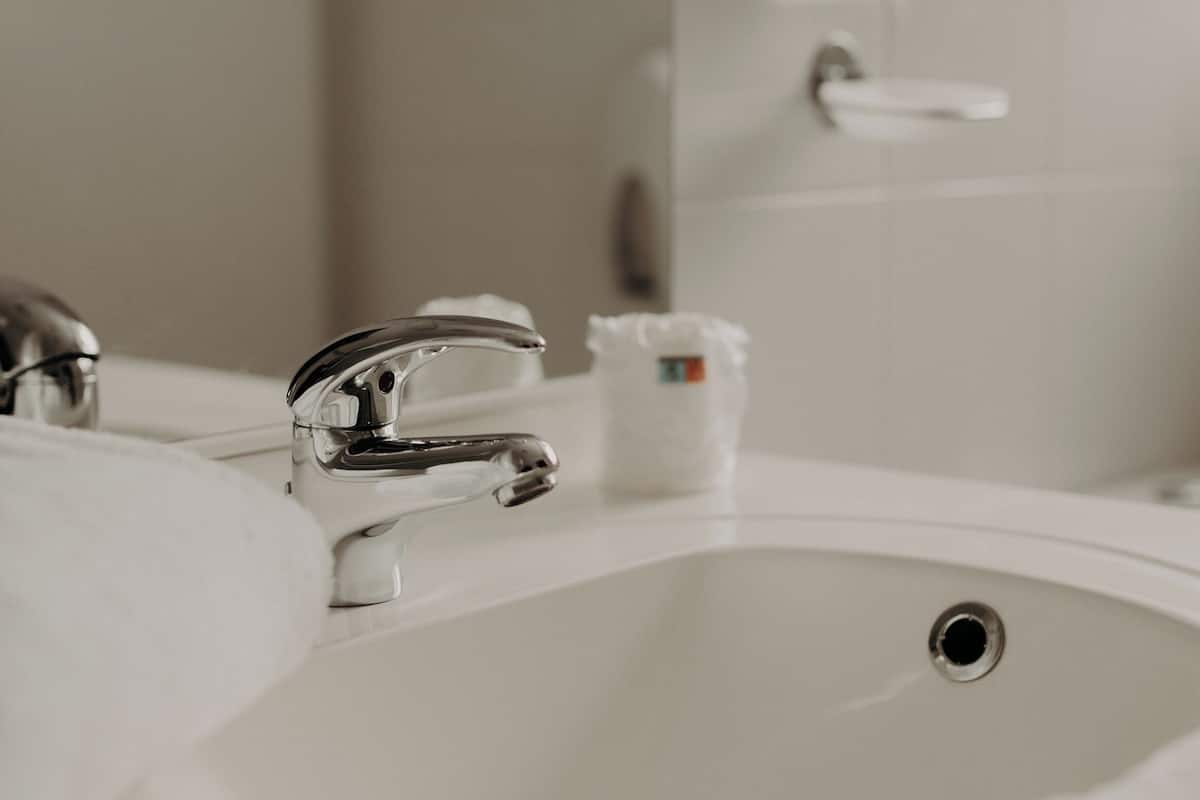 Standard Room, Balcony | Bathroom