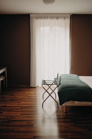 Deluxe Room, Bathtub | In-room safe, desk, soundproofing, iron/ironing board - Logis Hôtel du Parc (Cransac)