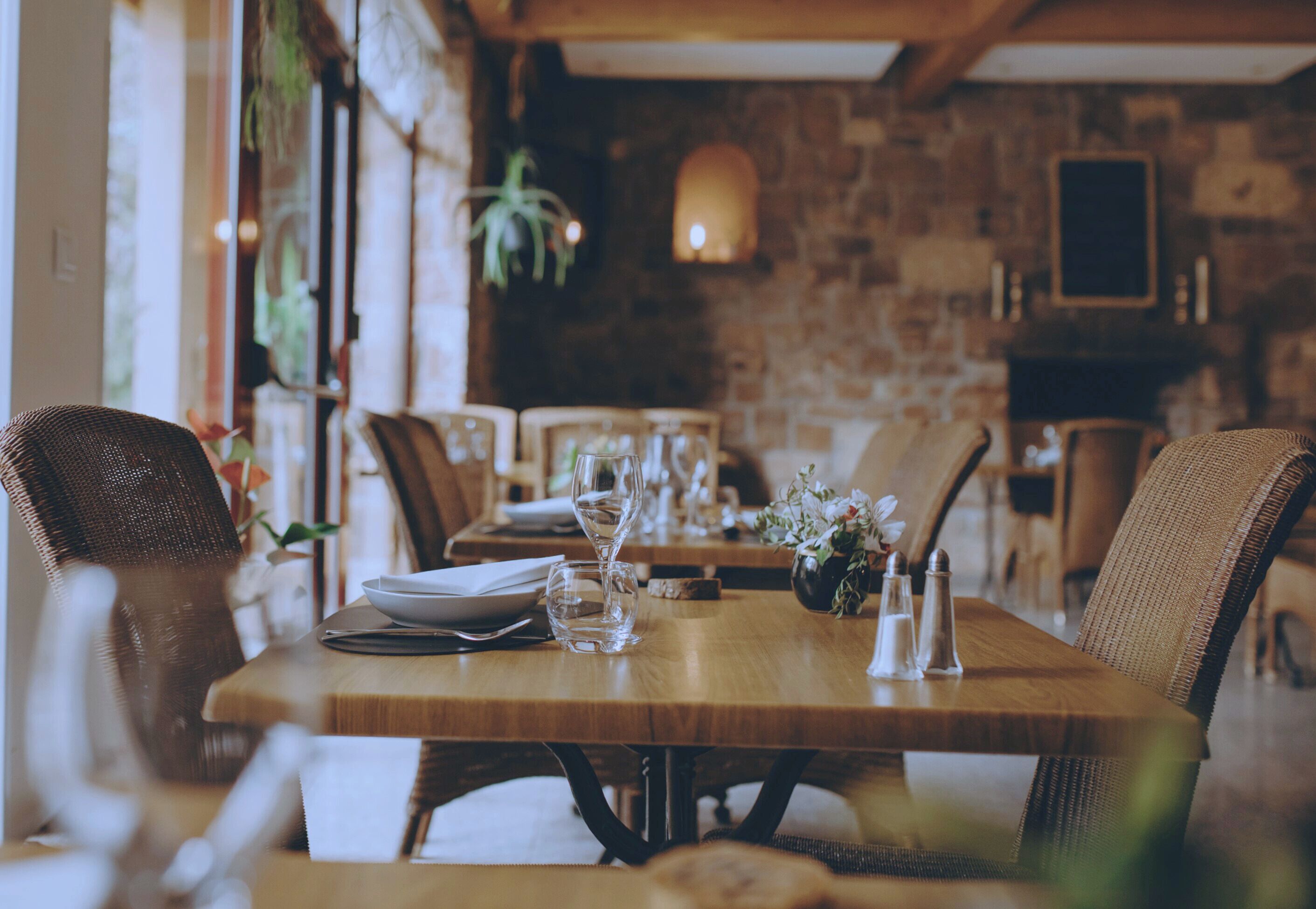 Petit déjeuner et dîner servis sur place, spécialités Cuisine française