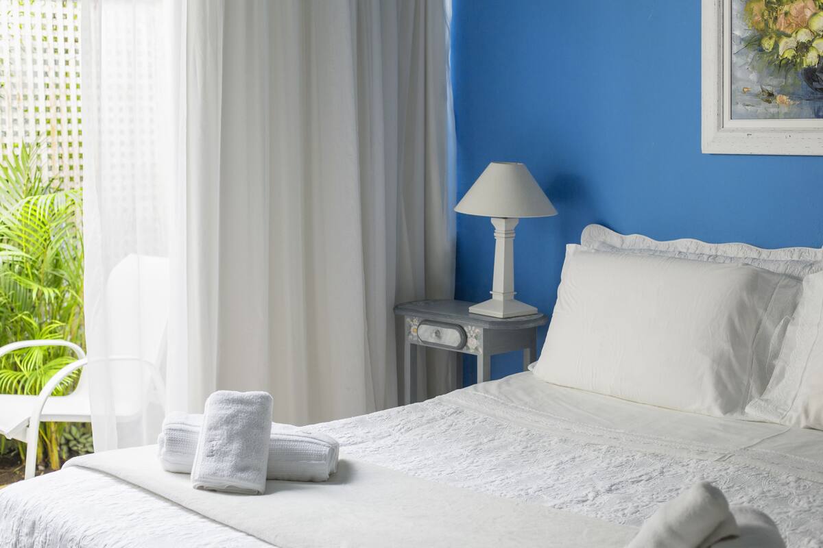 Suite Charme duplo | Minibar, blackout curtains, free WiFi, bed sheets