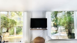 Suite Deluxe Vista Canal | Minibar, blackout drapes, WiFi (free), bed sheets - Volt Angra (Angra dos Reis)