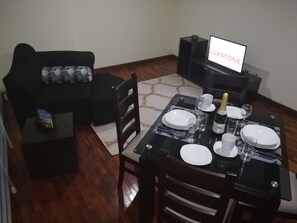 42-Zoll-Flachbildfernseher mit Kabelempfang, Fernseher