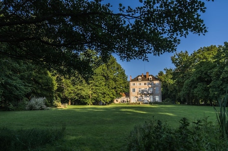 Property grounds. Le Château de la Vierge