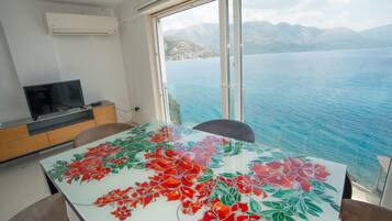 Panorama appartement, 2 slaapkamers, uitzicht op zee | Uitzicht vanuit de kamer