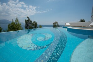 Appartement panoramique, piscine privée, vue sur la mer | Piscine privée