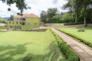 Exterior - Cepha's Inn (Kabale)
