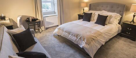 Phòng Suite Cao cấp, có phòng tắm riêng | 1 phòng ngủ