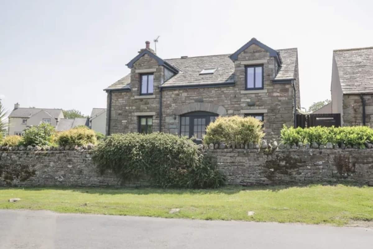 Luxury Cottage, Ensuite, Courtyard View | Exterior