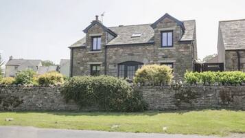 Luxury Cottage, Ensuite, Courtyard View | Exterior