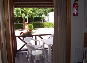 Bungalow, 2 habitaciones | Terraza o patio