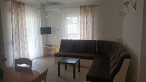 Apartment, 1 Schlafzimmer, Balkon | Wohnbereich