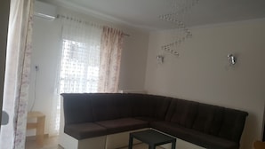 Apartment, 1 Schlafzimmer, Balkon | Wohnbereich