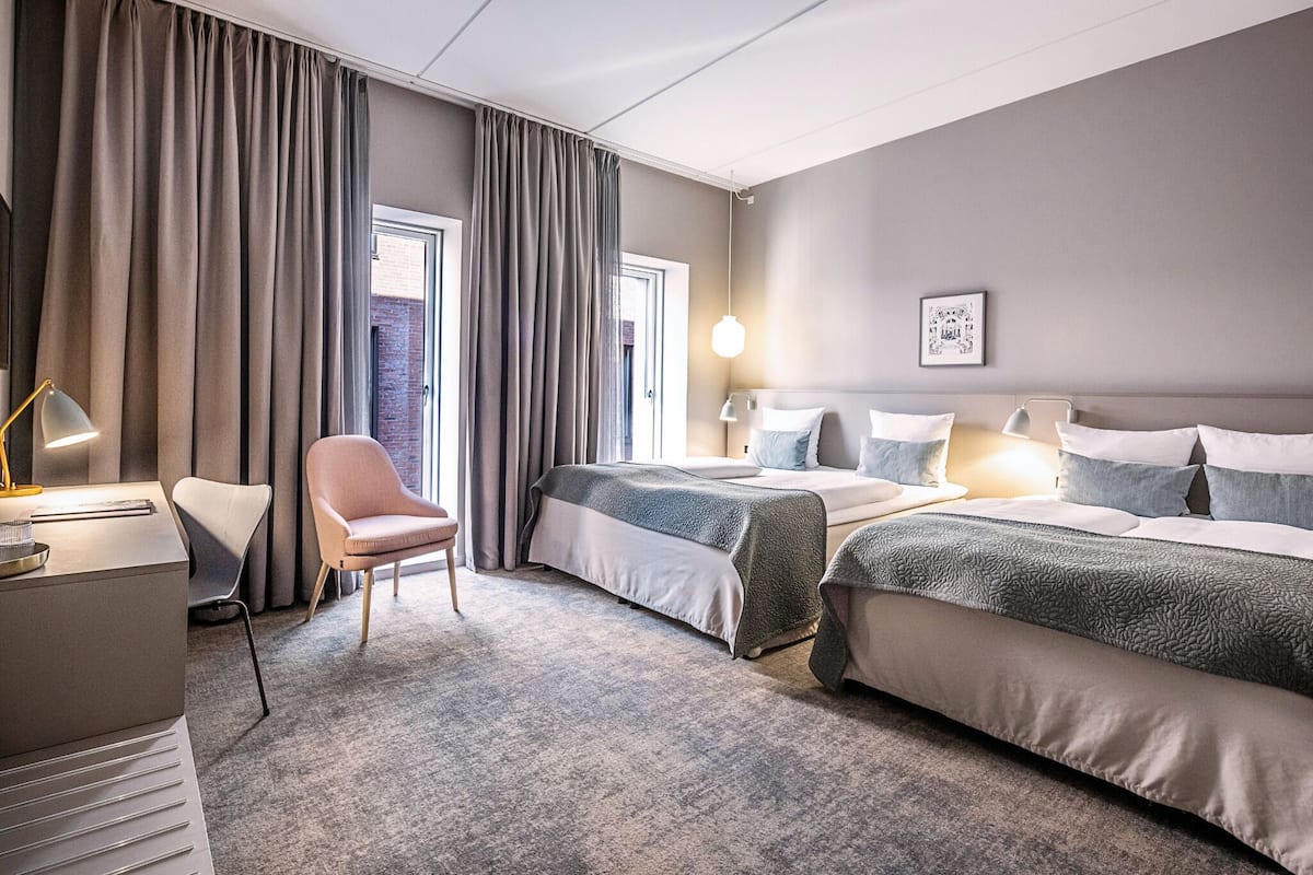 Family Room | In-room safe, desk, soundproofing, free WiFi