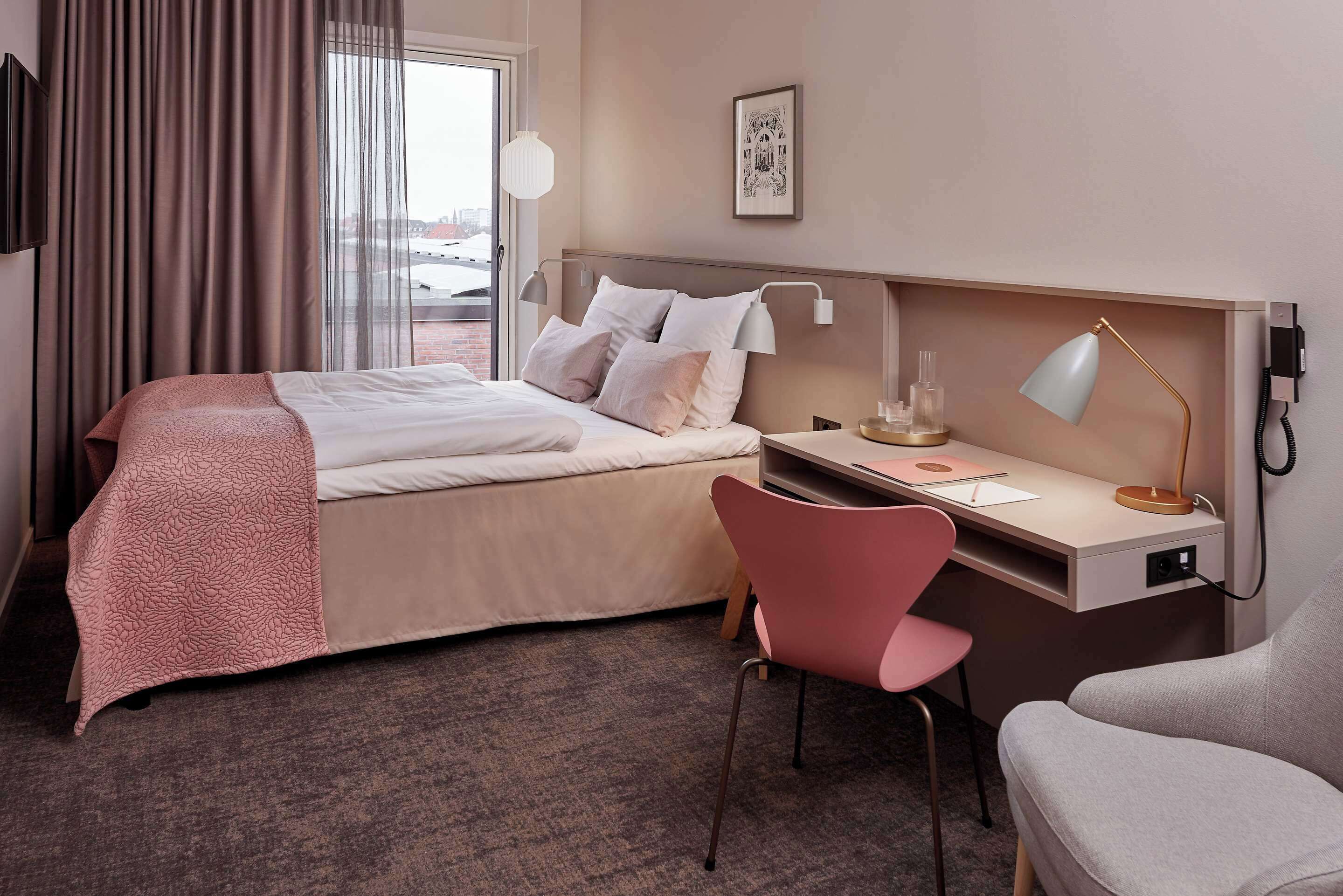 in-room safe, desk, soundproofing, free wifi