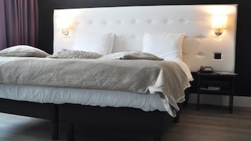 Schreibtisch, BĂŒgeleisen/BĂŒgelbrett, kostenloses WLAN, BettwĂ€sche