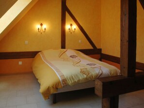 Vierpersoonskamer (Hansi) | Geluiddichte muren, een strijkplank/strijkijzer, gratis babybedden