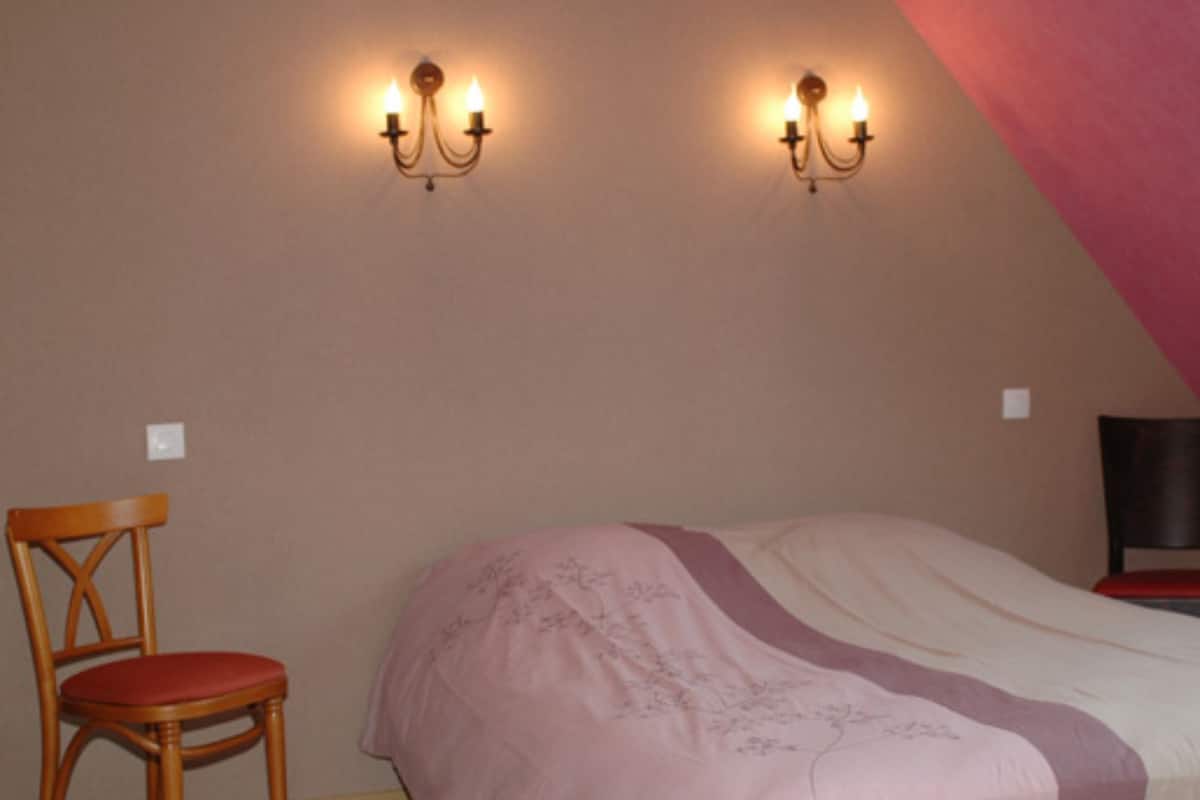 Quadruple Room (Oies) | Kalis bunyi, seterika/papan seterika, katil bayi/kot (percuma)