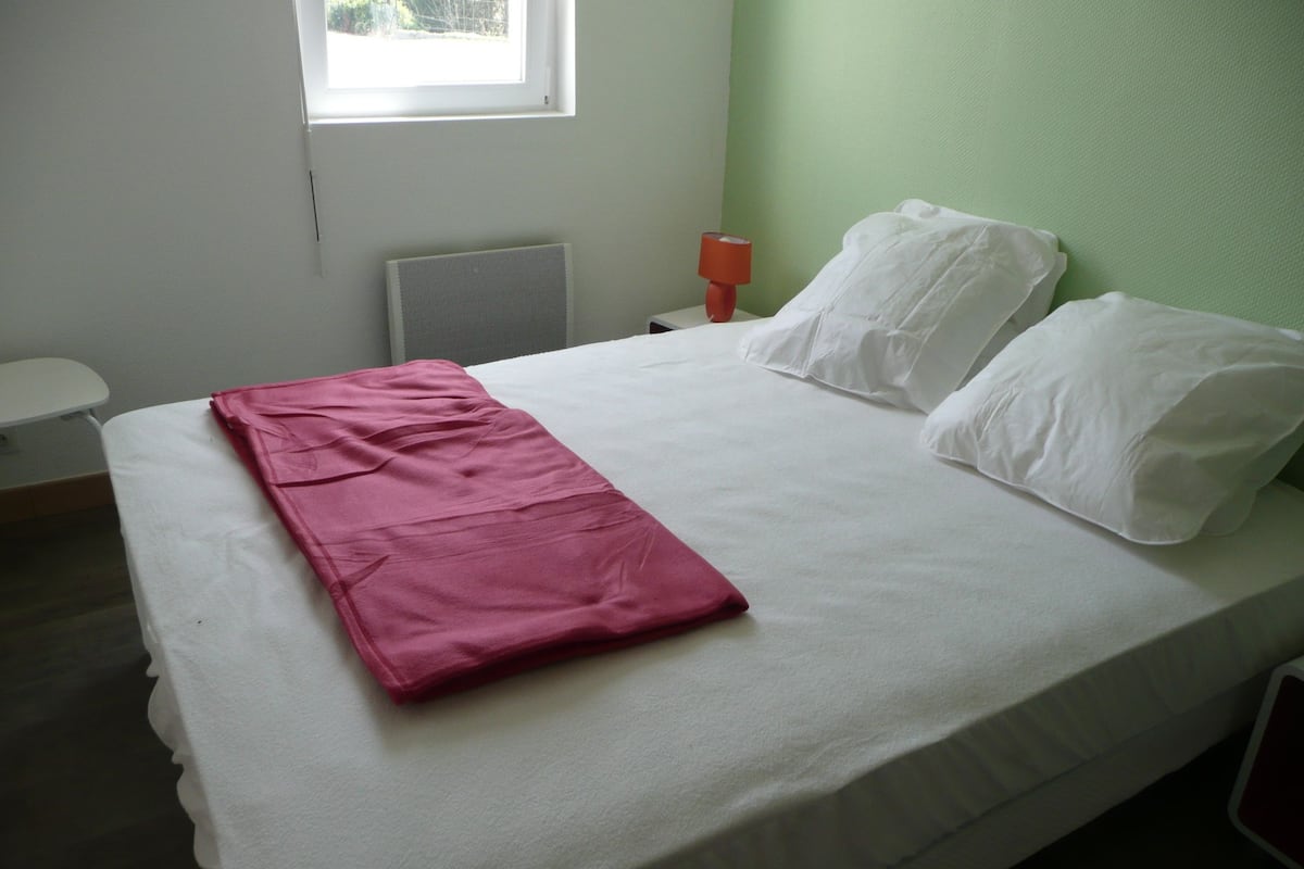Soundproofing, iron/ironing board, free cots/infant beds