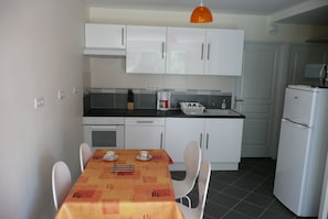 Apartment, Meerblick | Eigene Küche | Großer Kühlschrank, Mikrowelle, Ofen, Herdplatte