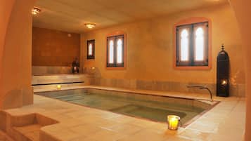 Baño turco o hammam, masajes con piedras calientes y masajes