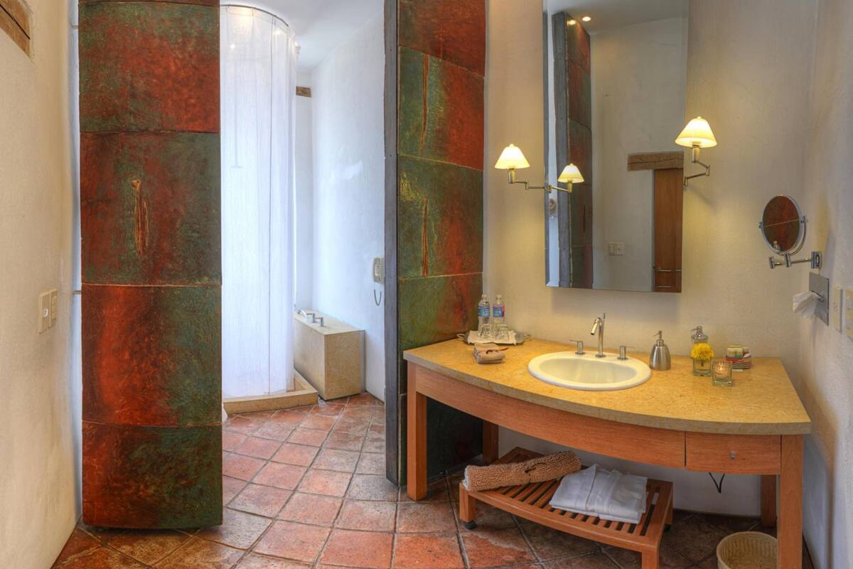 shower, free toiletries, hair dryer, bathrobes