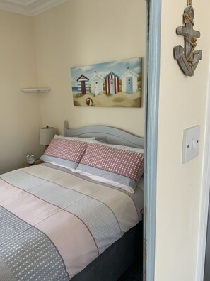 Double Room, 1 Double Bed, Sea View | Iron/ironing board, free WiFi, bed sheets - Letchworth Guest House (Weymouth)