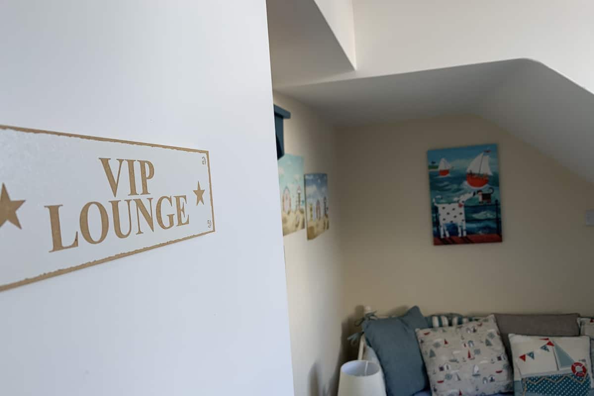 Junior Suite | Iron/ironing board, free WiFi, bed sheets