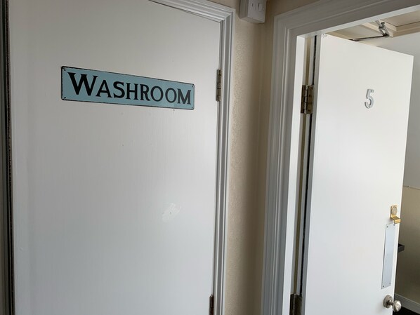 Bathroom - Letchworth Guest House (Weymouth)