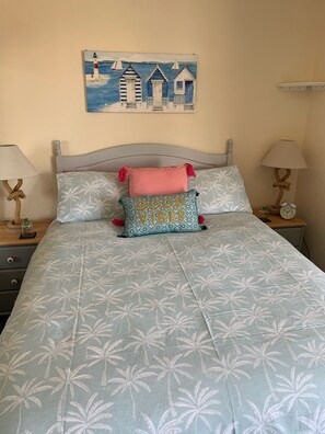 Iron/ironing board, free WiFi, bed sheets - Letchworth Guest House (Weymouth)