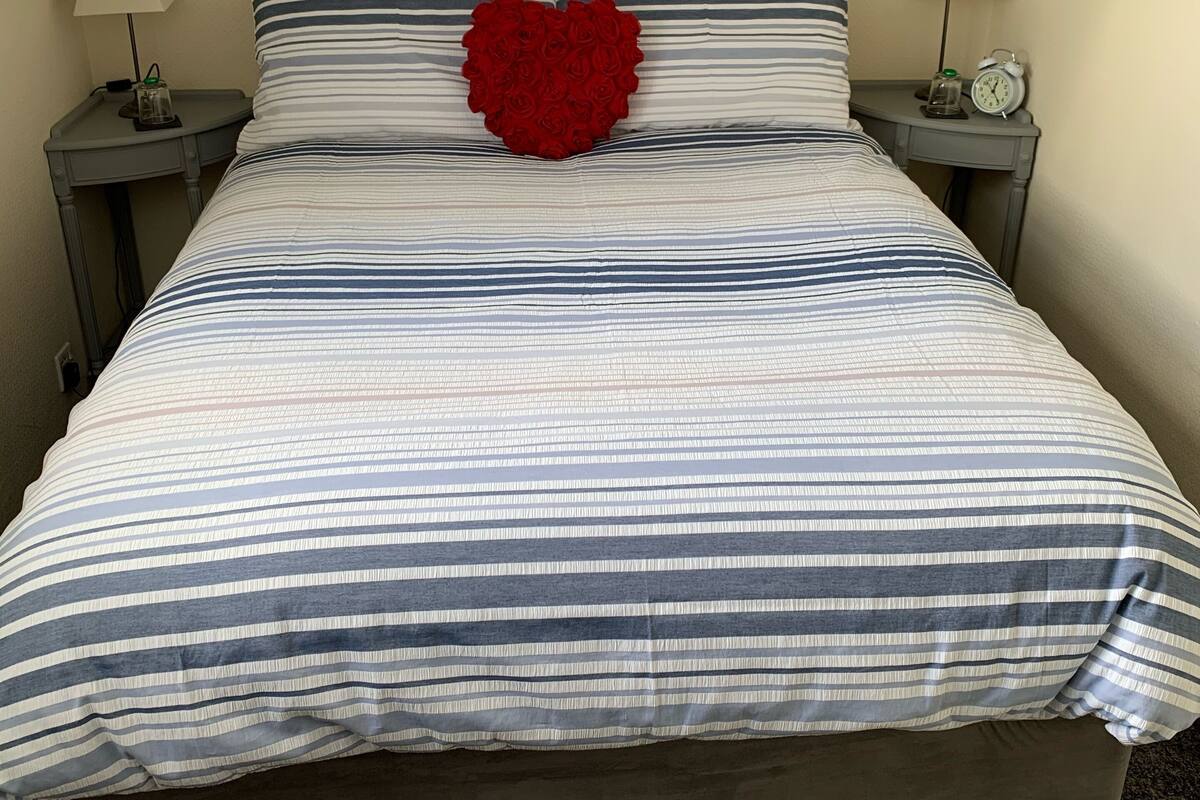 Iron/ironing board, WiFi (free), bed sheets