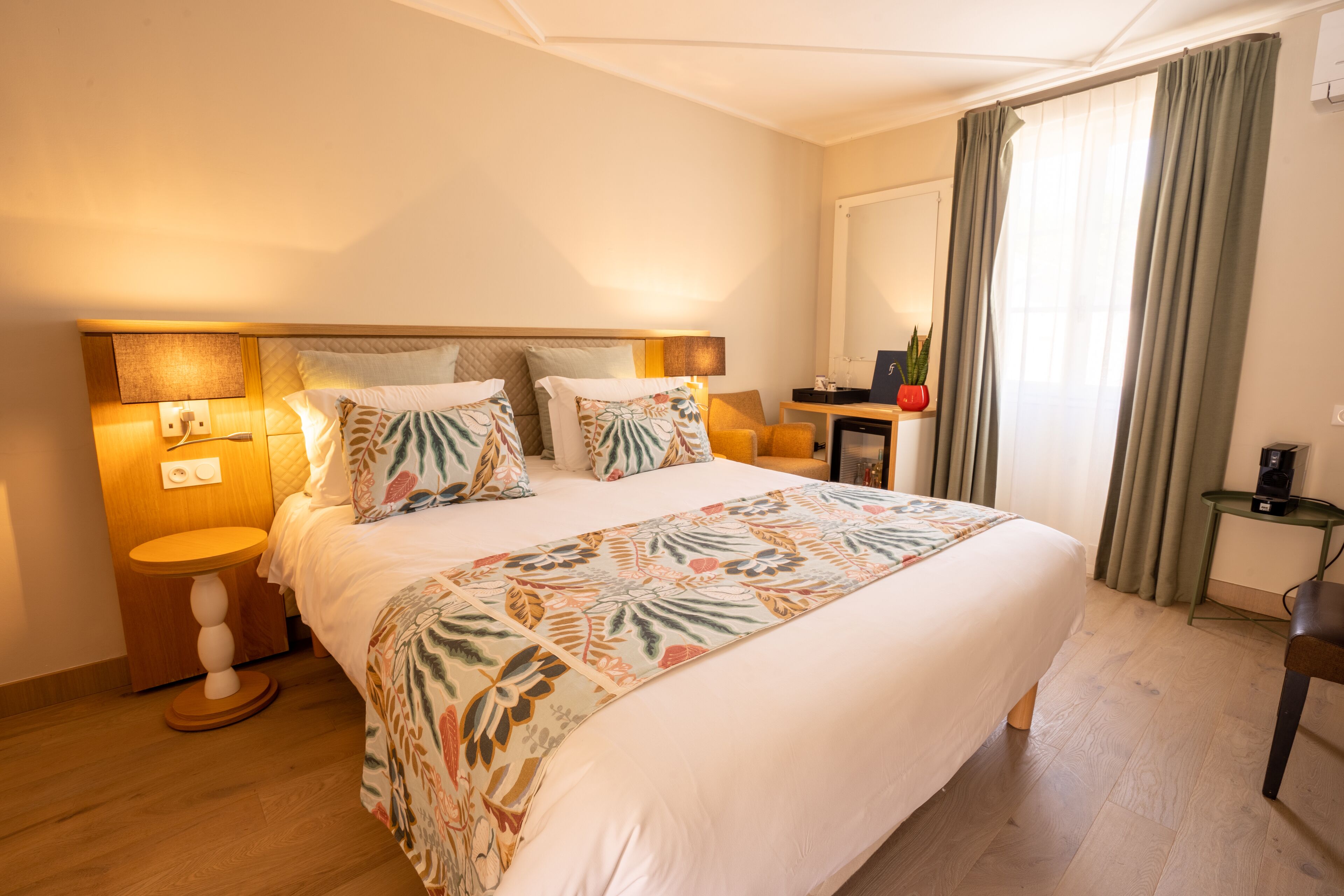 double room | premium bedding, minibar, individually decorated, individually furnished
