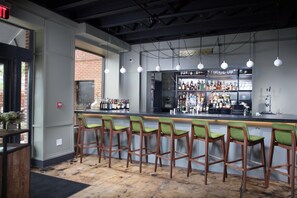 Rooftop bar - Hotel Weyanoke (Farmville)