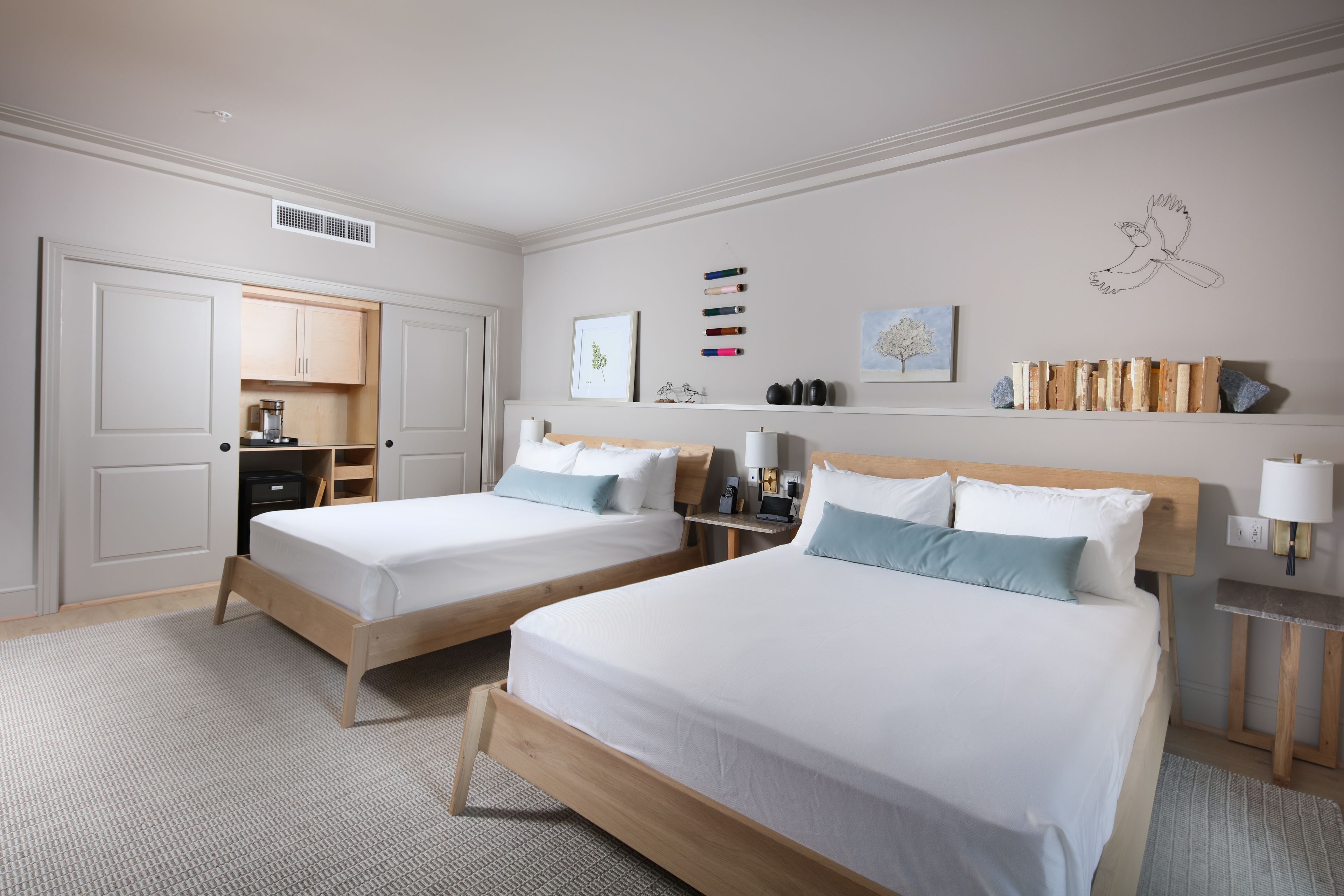 Ropa de cama de alta calidad, caja fuerte, cortinas opacas