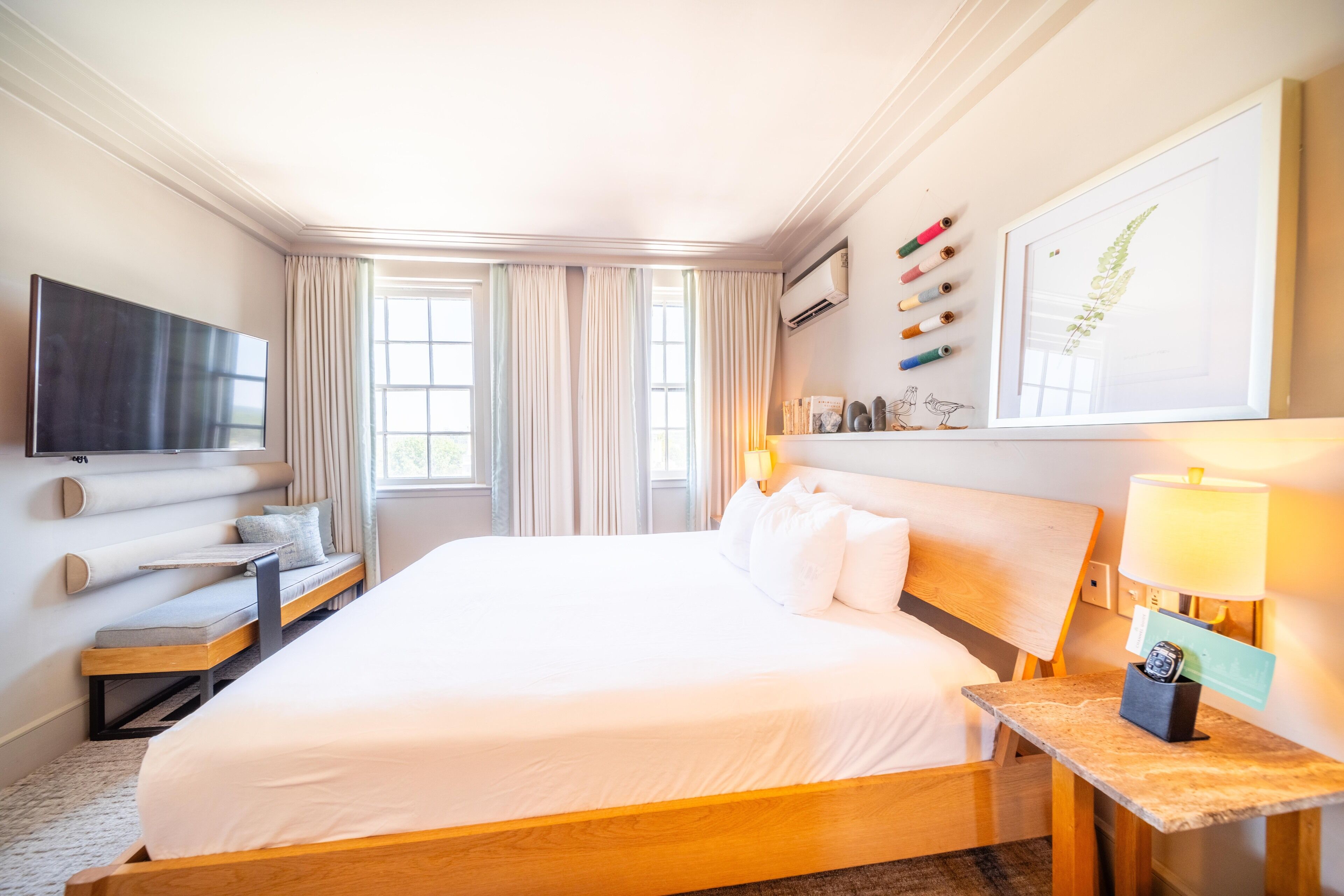 traditional room, 1 king bed | premium bedding, in-room safe, blackout curtains, iron/ironing board