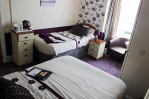 Habitación familiar, baño en la habitación | Wifi gratis y ropa de cama 