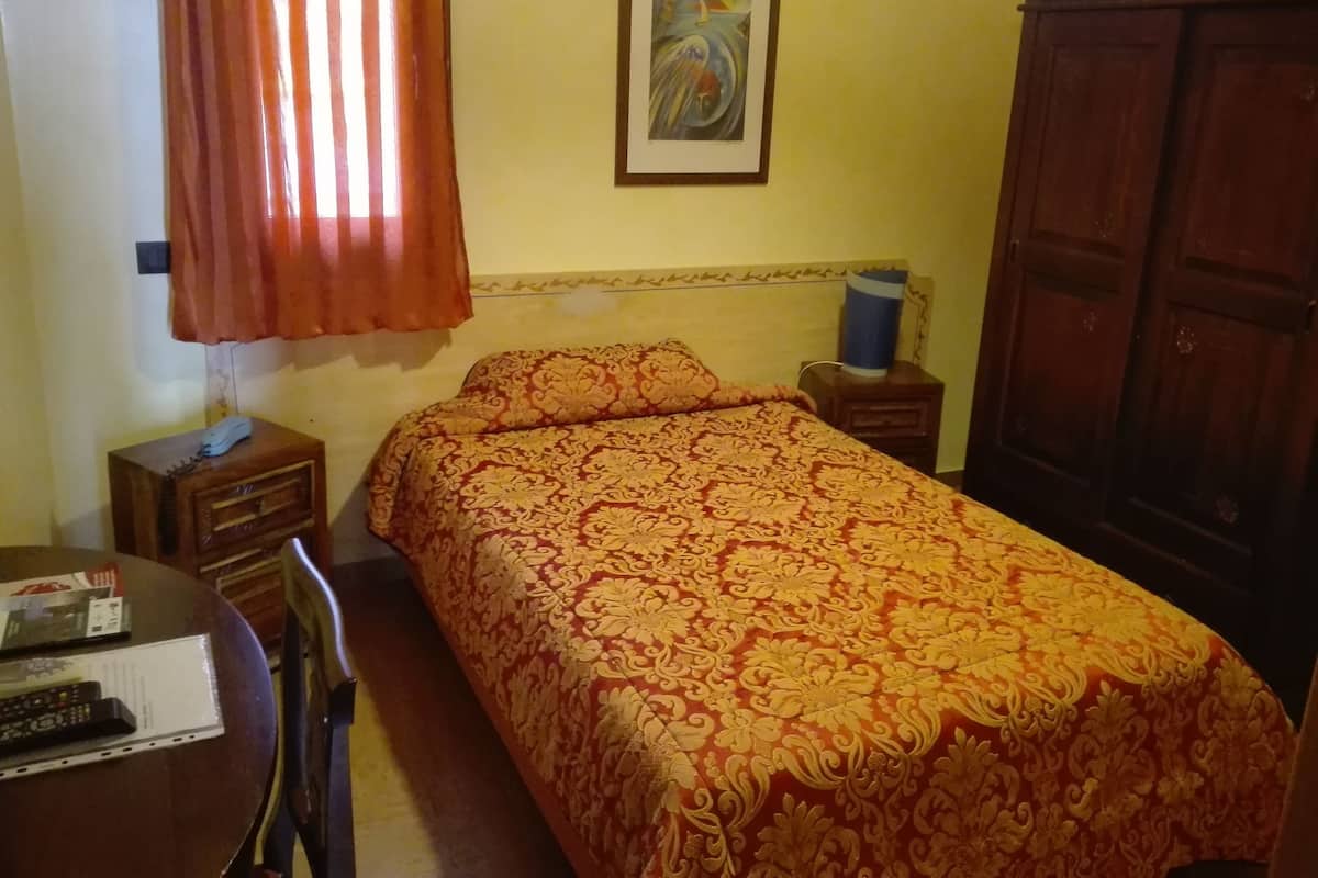 Klassieke eenpersoonskamer, 1 slaapkamer | Luxe beddengoed, een bureau, geluiddichte muren, gratis wifi