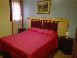 Basic Double Room, Mountain View | Premium bedding, desk, soundproofing, free WiFi - Donna sabella (Santa Flavia)