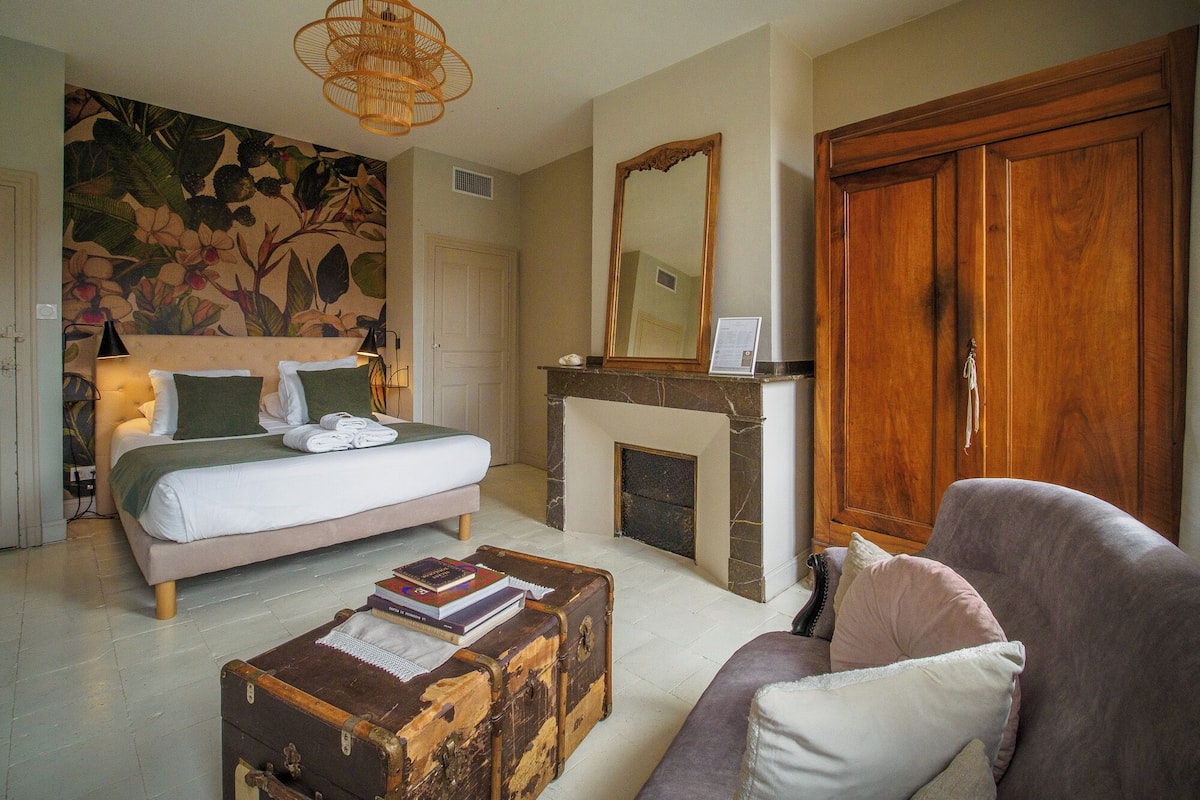 Chambre Deluxe double | Minibar, bureau, systĂšme dâinsonorisation, fer et planche Ă repasser