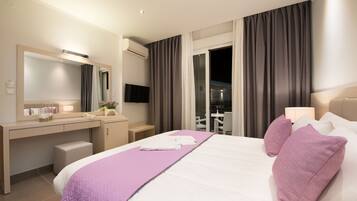 Classic Double Room | In-room safe, desk, blackout curtains, iron/ironing board