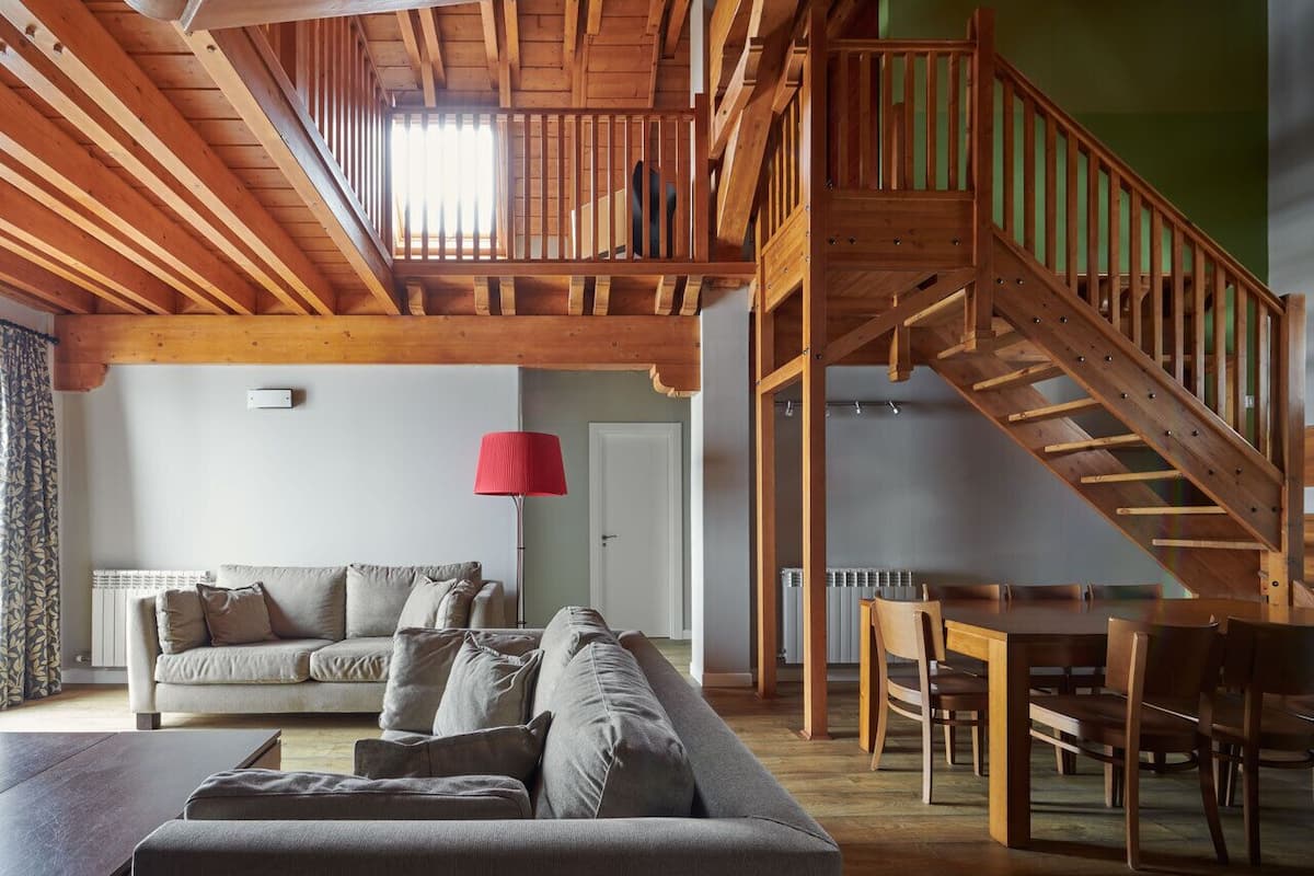 Alloggio su due livelli, 3 camere da letto, terrazzo (Suite 8 People) | Soggiorno | TV a schermo piatto
