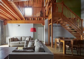 Duplex, 3 Bedrooms, Terrace (Suite 8 People) | Living room