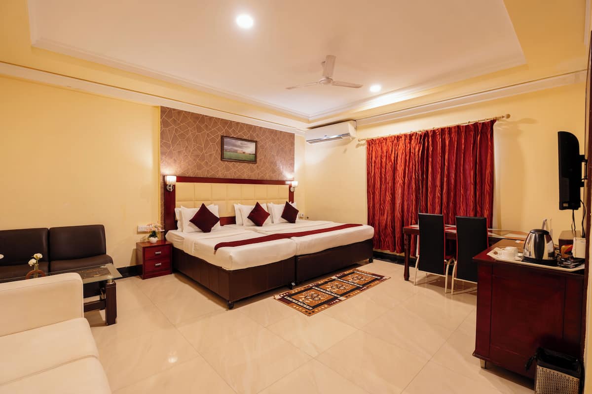 Deluxe Triple Room, Multiple Beds | 1 bedroom, in-room safe, free WiFi, bed sheets
