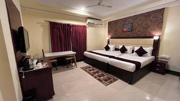 1 bedroom, in-room safe, free WiFi, bed sheets