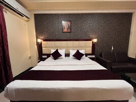 Premium Room, 1 King Bed | 1 bedroom, in-room safe, free WiFi, bed sheets