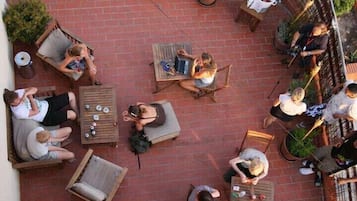 Eenvoudige slaapzaal, gemengde slaapzaal, gedeelde badkamer (8 Beds) | Terras