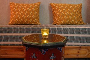 Comfort Double Room, 1 Bedroom (Bab Ailien) | 遮光布/窗簾、熨斗/熨衣板、折疊床/加床、免費無線上網