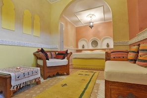 Blackout curtains, iron/ironing board, rollaway beds, free WiFi - Riad Aicha Marrakech (Marrakech)